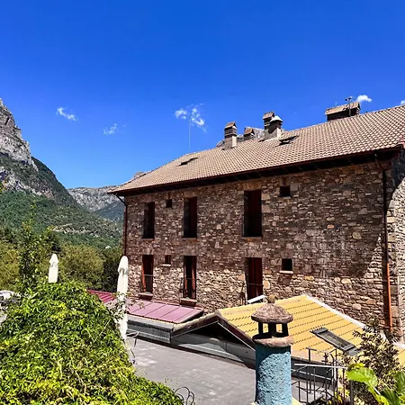 Szálloda De Montana Uson Hecho